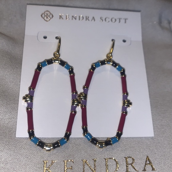 Kendra Scott
Essie Mixed Color Open Frame Drop Earrings in 14K Gold Plat… - Picture 4 of 5